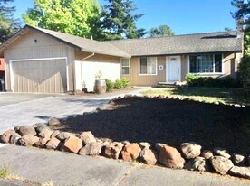 8565 Loretto Ave in Rohnert Park, CA - Building Photo