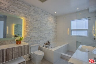 947 4th St, Unit C in Santa Monica, CA - Foto de edificio - Building Photo