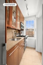 302 W 12th St in New York, NY - Building Photo - Building Photo