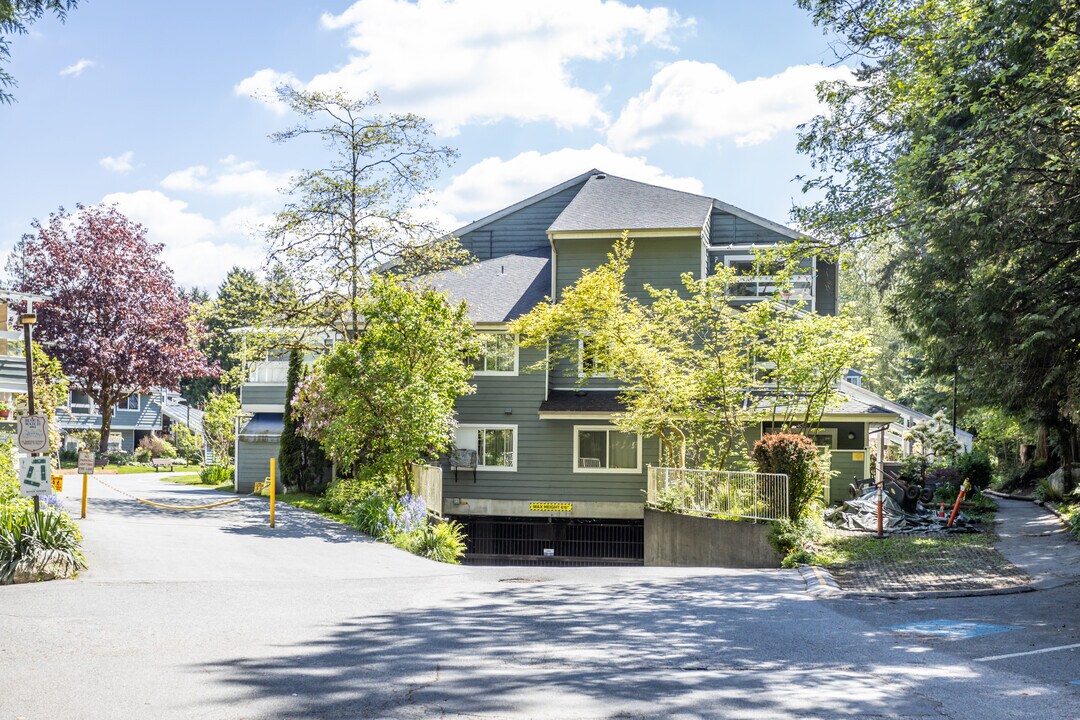 River Woods in North Vancouver, BC - Building Photo