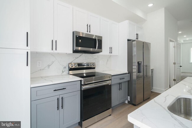 2543 N Howard St-Unit -UNIT 1 in Philadelphia, PA - Foto de edificio - Building Photo