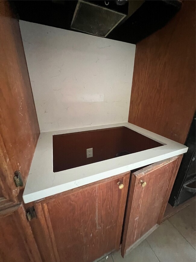 5942 Ridgeway Dr in Houston, TX - Building Photo - Building Photo