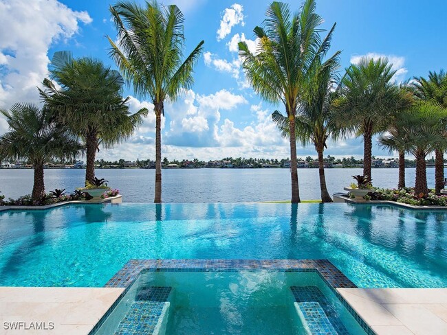 960 17th Ave S in Naples, FL - Building Photo - Building Photo