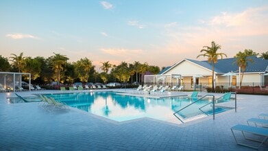 Tailor Apartments in Ft. Myers, FL - Building Photo - Building Photo