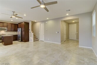 240 Sweet Spot St in Henderson, NV - Building Photo - Building Photo