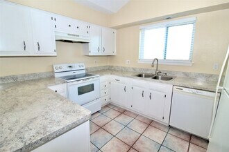 16731 Rippling Mill Dr in Sugar Land, TX - Building Photo - Building Photo