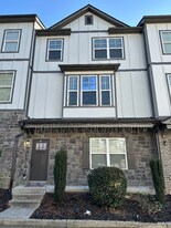 4762 Sampson Ct. in Lilburn, GA - Building Photo