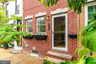 2113 Montrose St in Philadelphia, PA - Building Photo - Building Photo