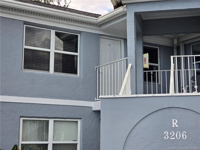 3206 SE Aster Ln in Stuart, FL - Building Photo - Building Photo