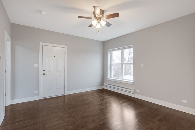 8024 S Ellis Ave in Chicago, IL - Building Photo - Building Photo