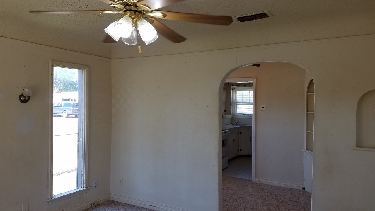 1300 Ross St in Clovis, NM - Foto de edificio