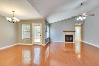 12902 Odie Ln in Austin, TX - Building Photo - Building Photo
