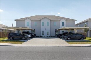 16 W Huckleberry St in Edinburg, TX - Building Photo
