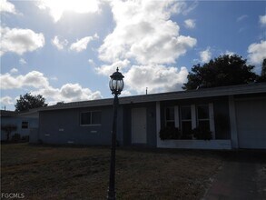 1516 Lindale Cir in Lehigh Acres, FL - Building Photo - Building Photo