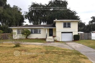 1004 Lee St in Leesburg, FL - Building Photo