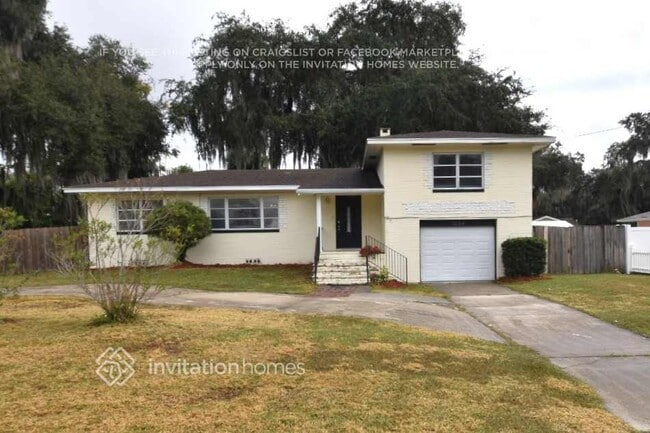 property at 1004 Lee St