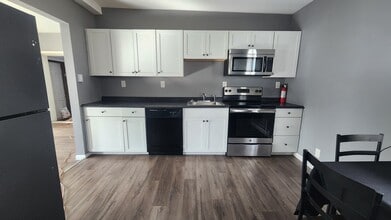 40 Northern Dr, Unit #1 in Troy, NY - Foto de edificio - Building Photo