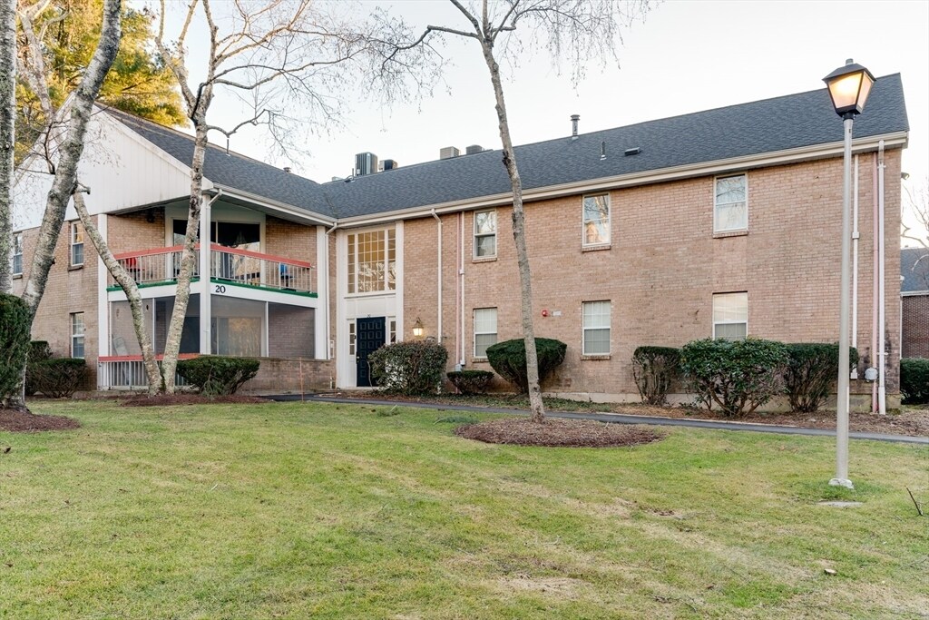 20 Brian Dr in Stoughton, MA - Building Photo