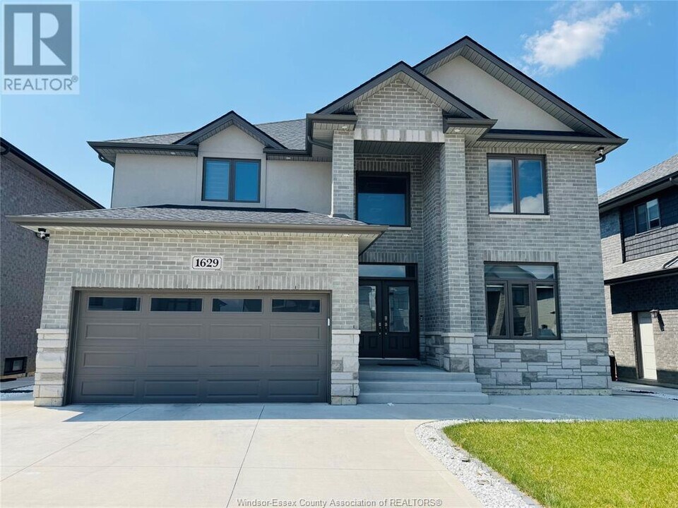 1629 Rockport St in Windsor, ON - Building Photo