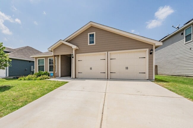 8313 Buck Mountain Pass in Fort Worth, TX - Foto de edificio - Building Photo