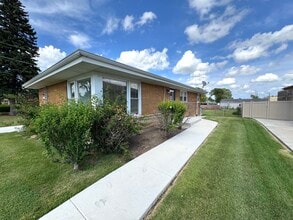 2115 Sunnyside Ave in Westchester, IL - Building Photo - Building Photo