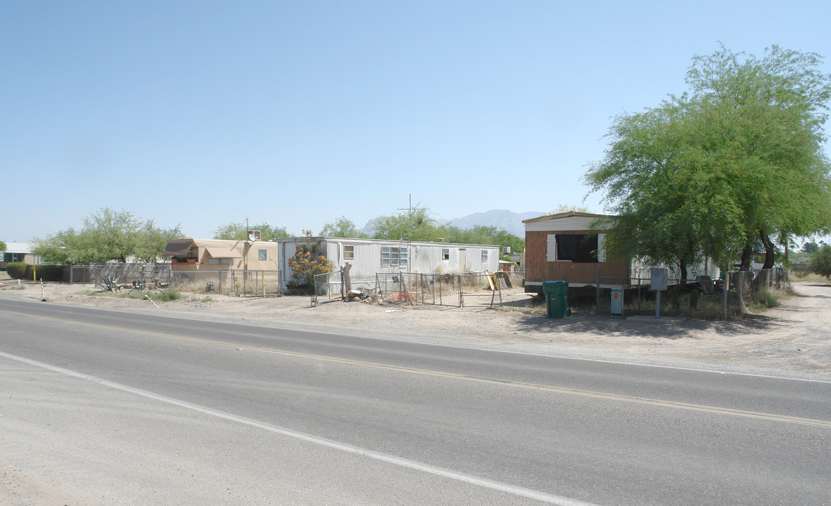 5460 N Camino De La Tierra in Tucson, AZ - Building Photo