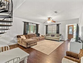 2204 Forest Trail in Austin, TX - Building Photo - Building Photo