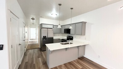 13062 S Keegan Dr in Herriman, UT - Building Photo - Building Photo
