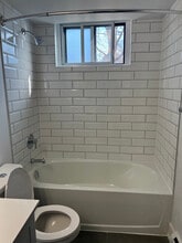 2124 Ghent Ave in Burlington, ON - Building Photo - Building Photo