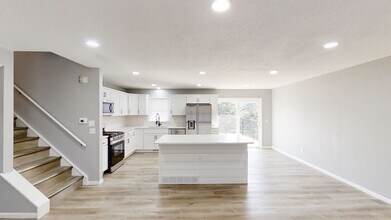 3305 56th St in Moline, IL - Building Photo - Building Photo