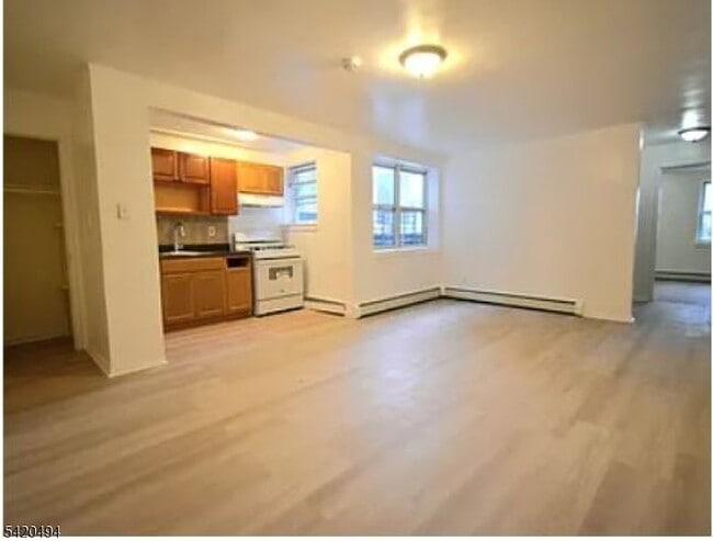 58 Underwood St, Unit B6 in Newark, NJ - Building Photo - Building Photo