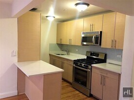 3030 Middletown Rd in Bronx, NY - Building Photo