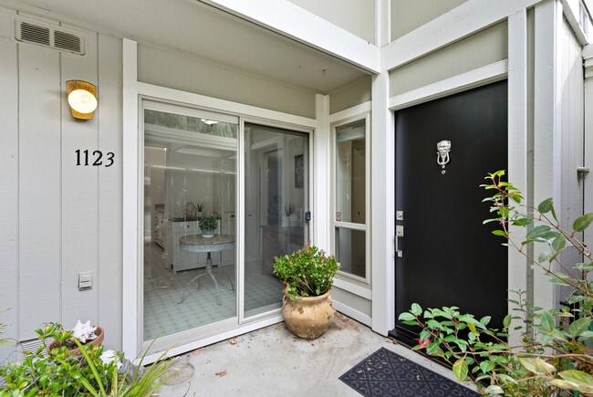 1123 San Ramon Valley Blvd in Danville, CA - Building Photo - Building Photo