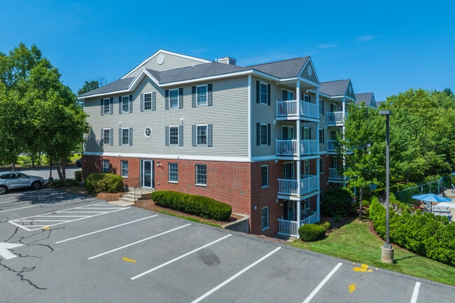 Carlton Oaks in Salem, NH - Building Photo - Building Photo