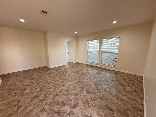 2563 West St in Anaheim, CA - Foto de edificio - Building Photo