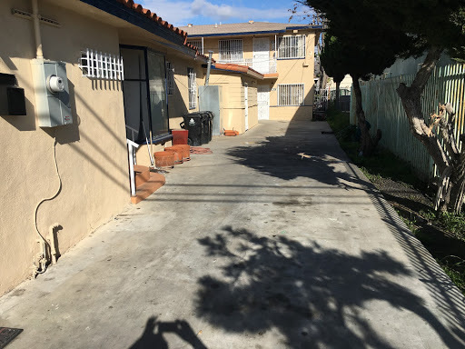 10372 Wilmington Ave in Los Angeles, CA - Building Photo