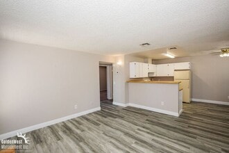 2755 Jennydiane Dr in Las Vegas, NV - Building Photo - Building Photo