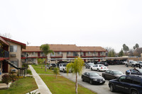 Park Place Apartments in Delano, CA - Foto de edificio - Building Photo