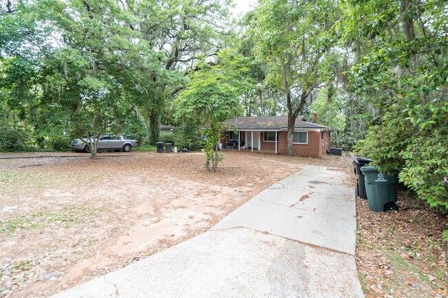 1814 S Meridian St in Tallahassee, FL - Foto de edificio - Building Photo
