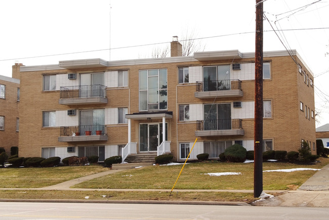 6666 State Rd in Parma, OH - Foto de edificio - Building Photo