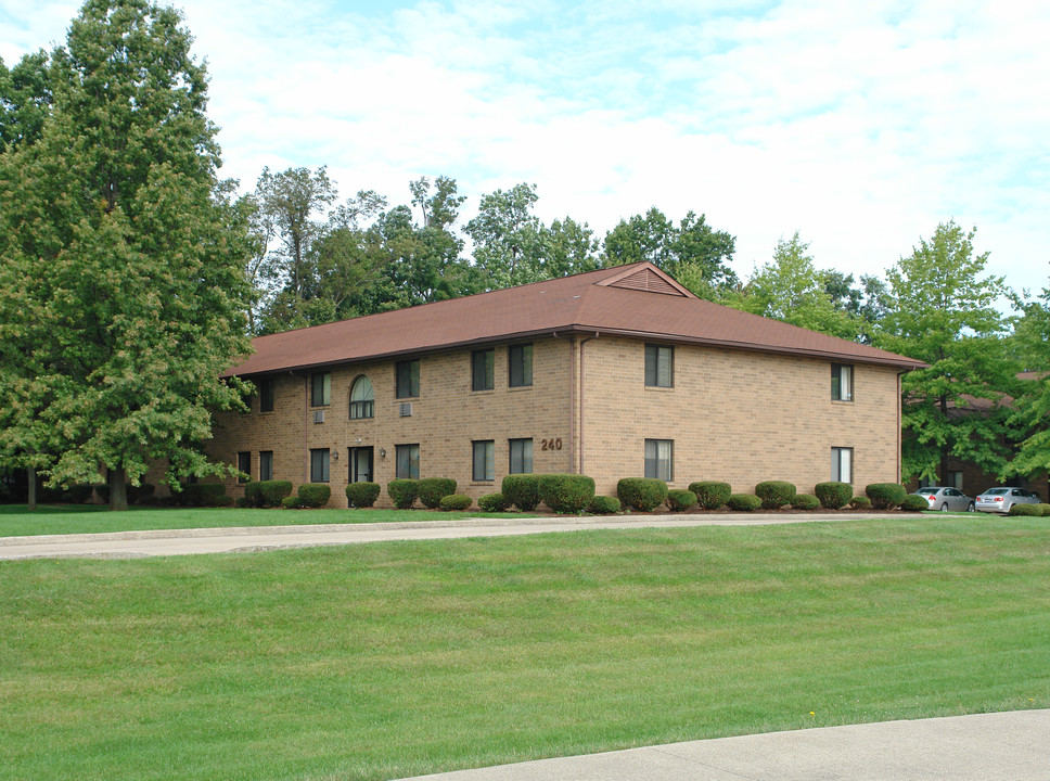 240-244 Great Oaks Trl in Wadsworth, OH - Building Photo