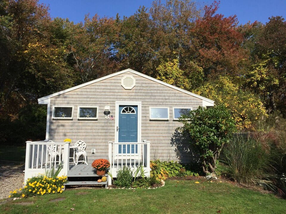 8 Presque Isle Trail in Narragansett, RI - Building Photo