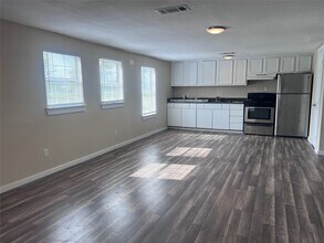 814 Sun St in Boling, TX - Building Photo - Building Photo