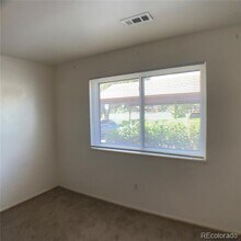 2207 S Buckley Rd in Aurora, CO - Foto de edificio - Building Photo
