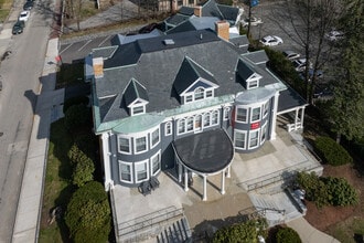 Merrill Hall in Worcester, MA - Foto de edificio - Building Photo