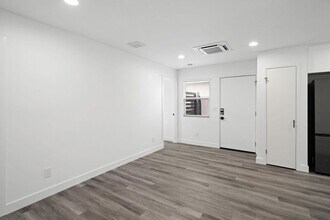 6634-6644 Rockglen Ave in San Diego, CA - Foto de edificio - Building Photo