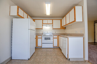 Quail Hollow Apartments in Banks, OR - Building Photo - Building Photo