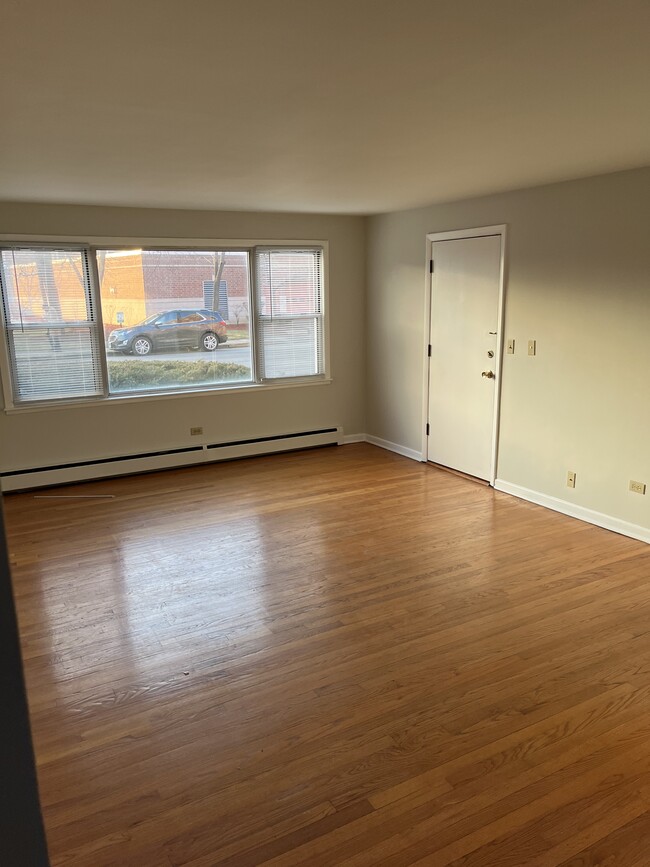 437 Graceland Ave, Unit 2N in Des Plaines, IL - Foto de edificio - Building Photo