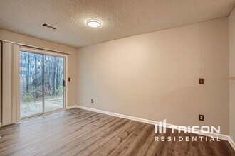 1305 Maple Valley Ct in Union City, GA - Building Photo - Building Photo