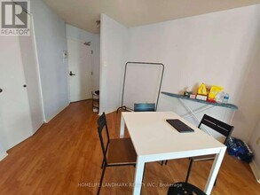 25-825 Maitland St in Toronto, ON - Building Photo - Building Photo